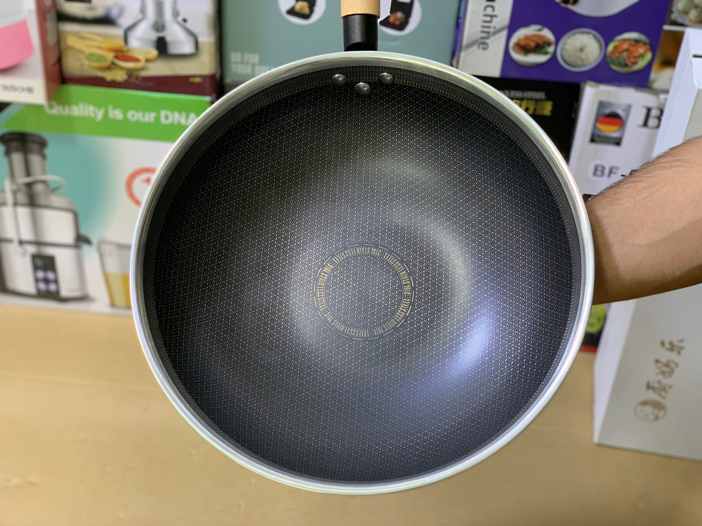 Laser Coating Honeycomb pattern 34cm Frying pan Cristal handle