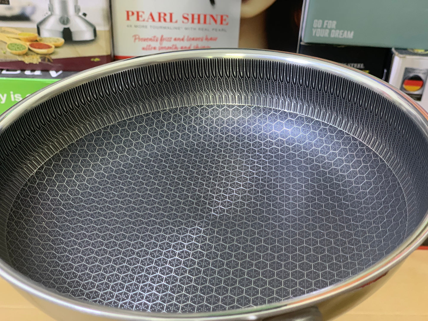 Laser coating Honeycomb Pattern Frying pan Nonstick and stainless steel