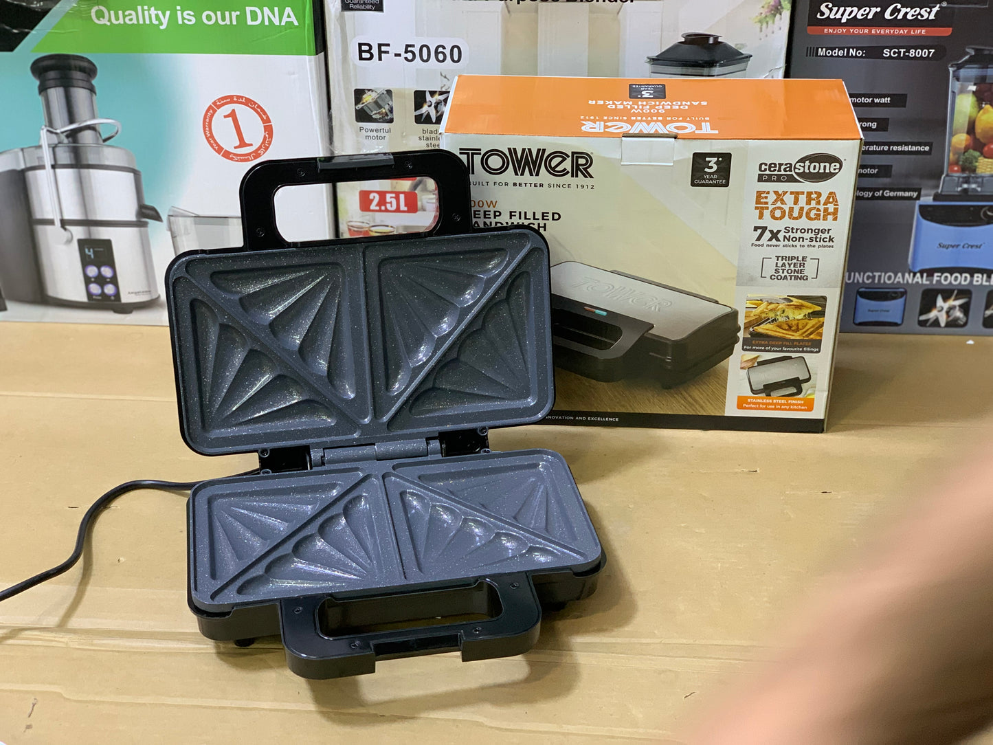 Tower brand Sandwich maker 900 watt and Nonstick and Easy To Clean | Sandwich maker
