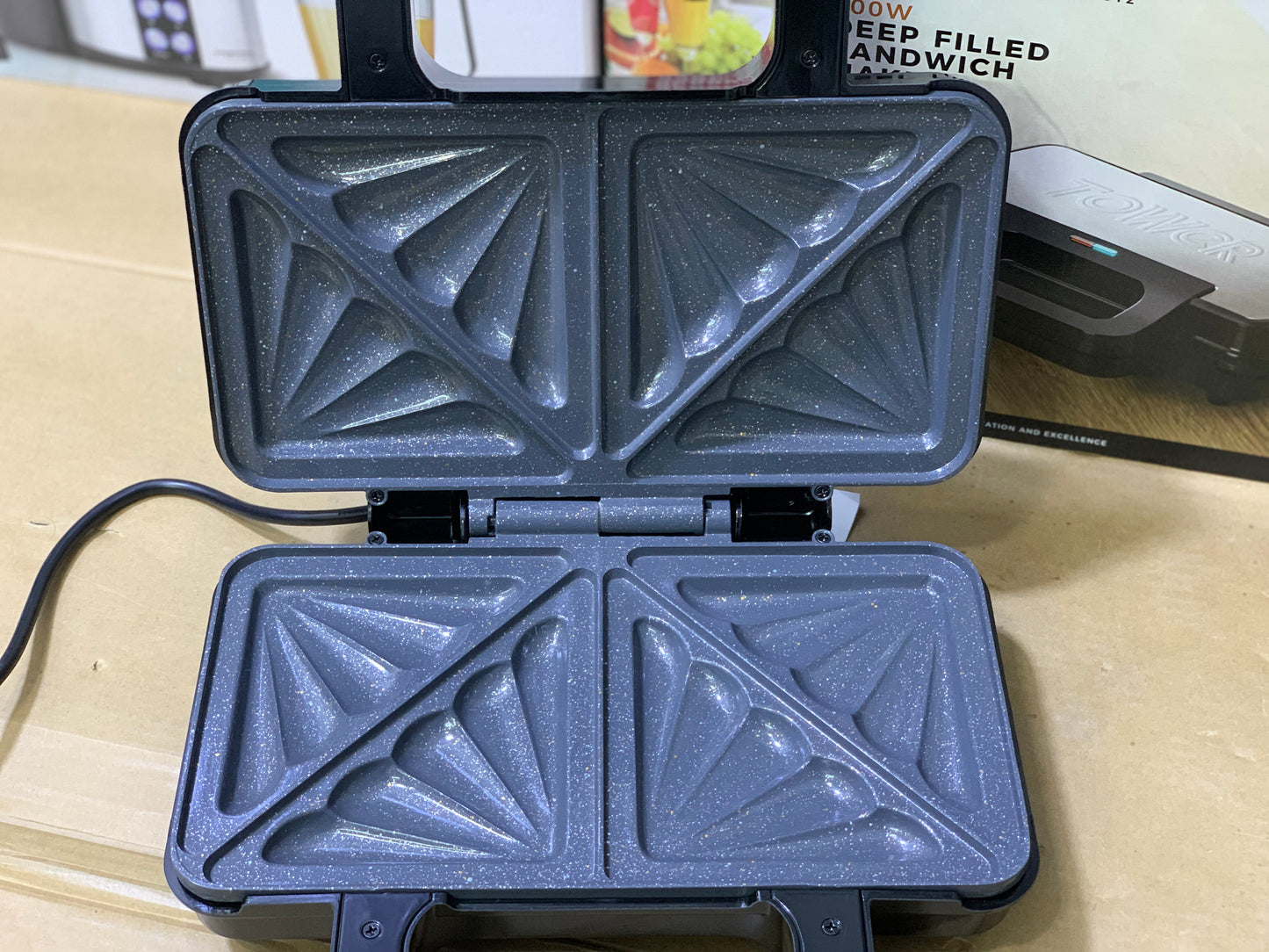 Tower brand Sandwich maker 900 watt and Nonstick and Easy To Clean | Sandwich maker