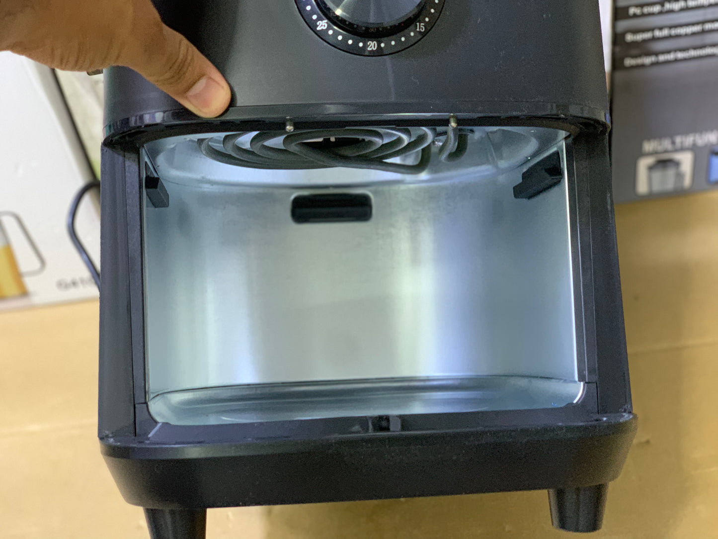 Povena Brand Air Fryer 5.5L Capacity and 1500 watt |