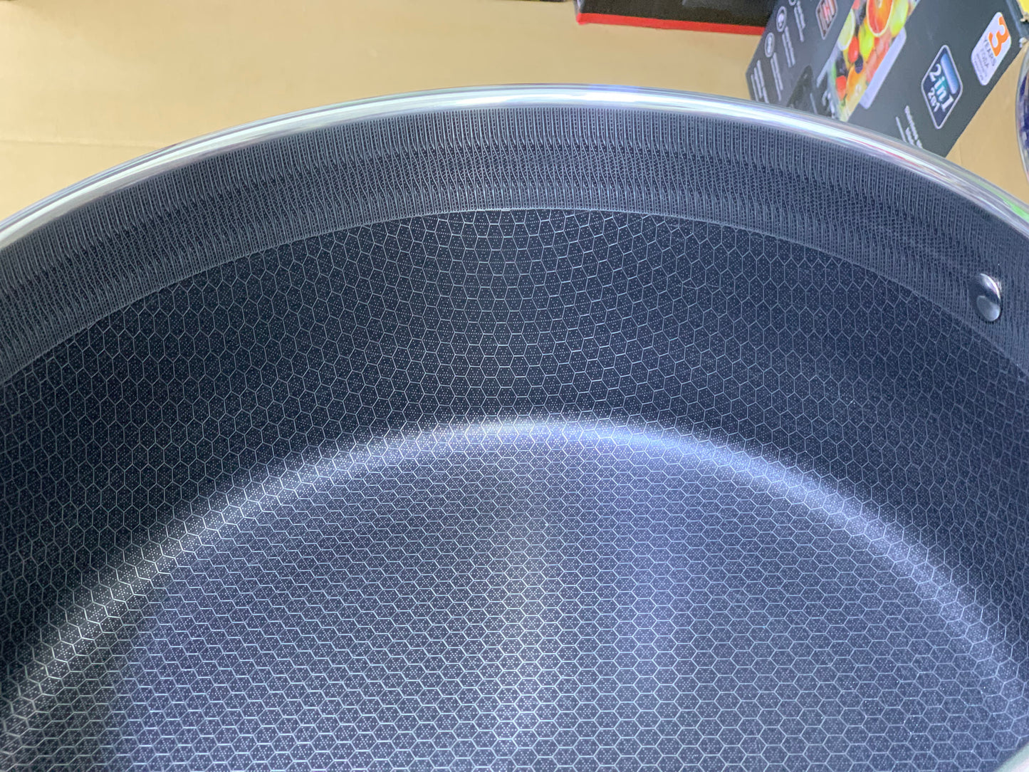 Laser Coating Honeycomb Pattern Deep Casseroles Set