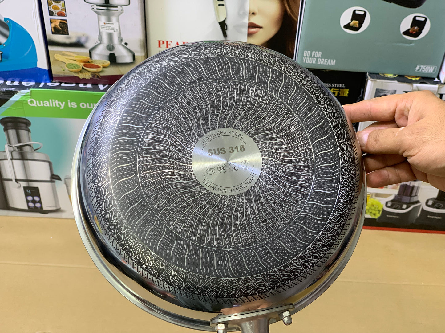 Laser coating Honeycomb Pattern Frying pan Nonstick and stainless steel