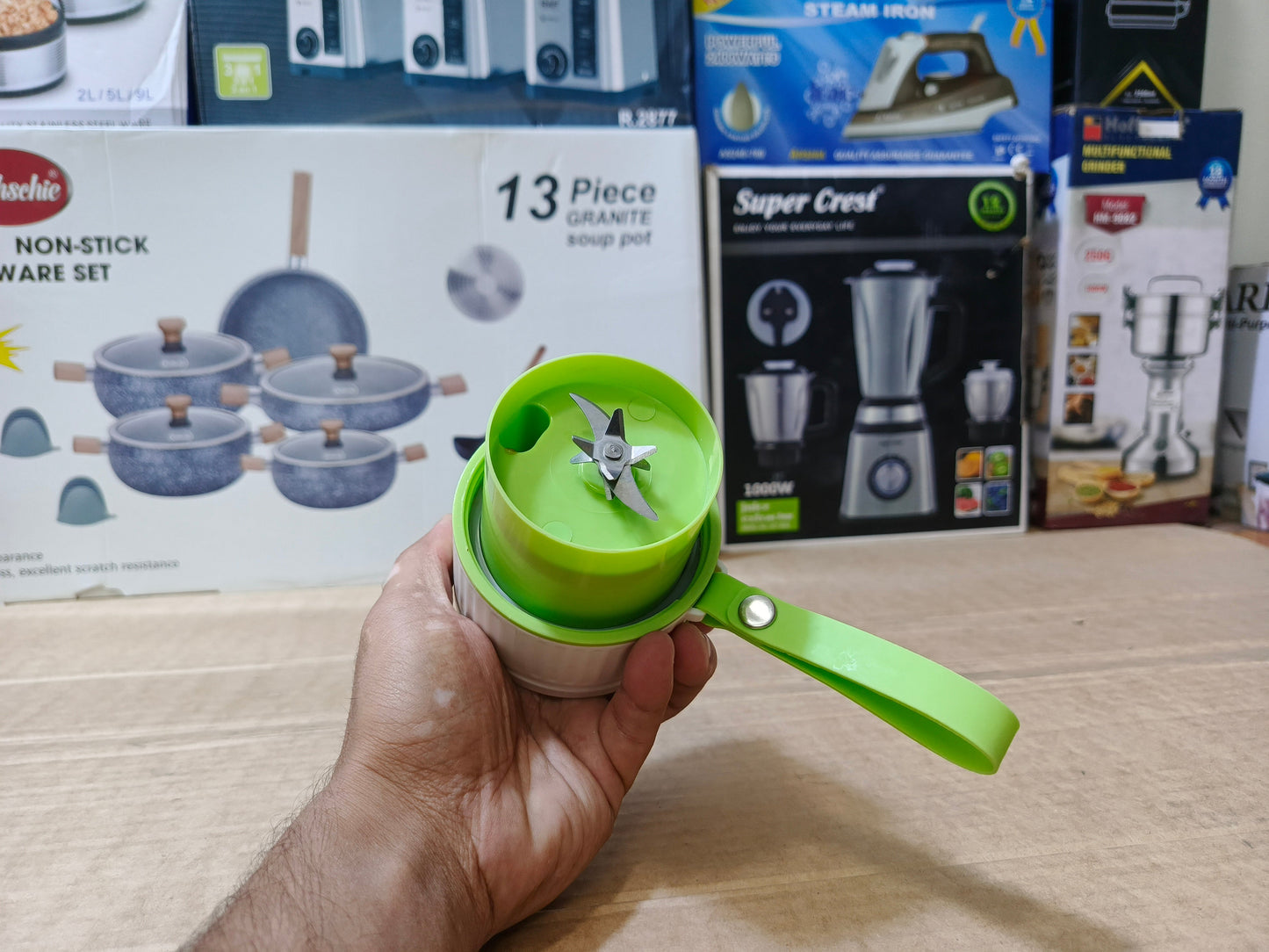Powerful Mini Portable Juicer With 8 Stainless steel Bladas For Smoothie Shakes