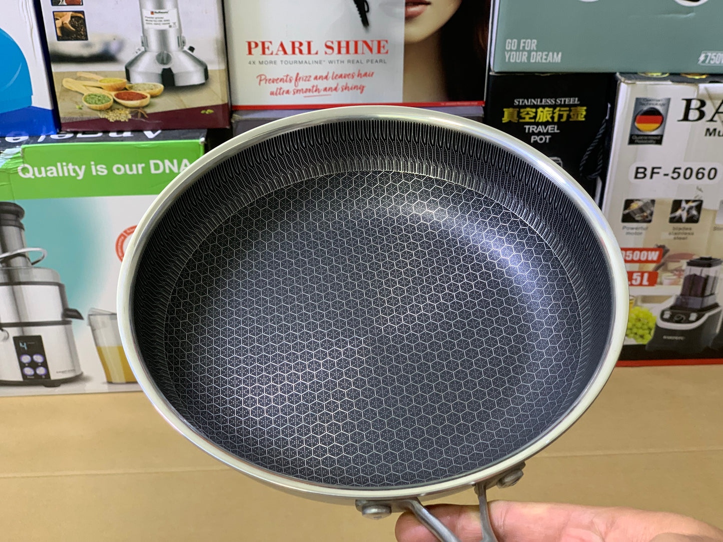 Laser coating Honeycomb Pattern Frying pan Nonstick and stainless steel
