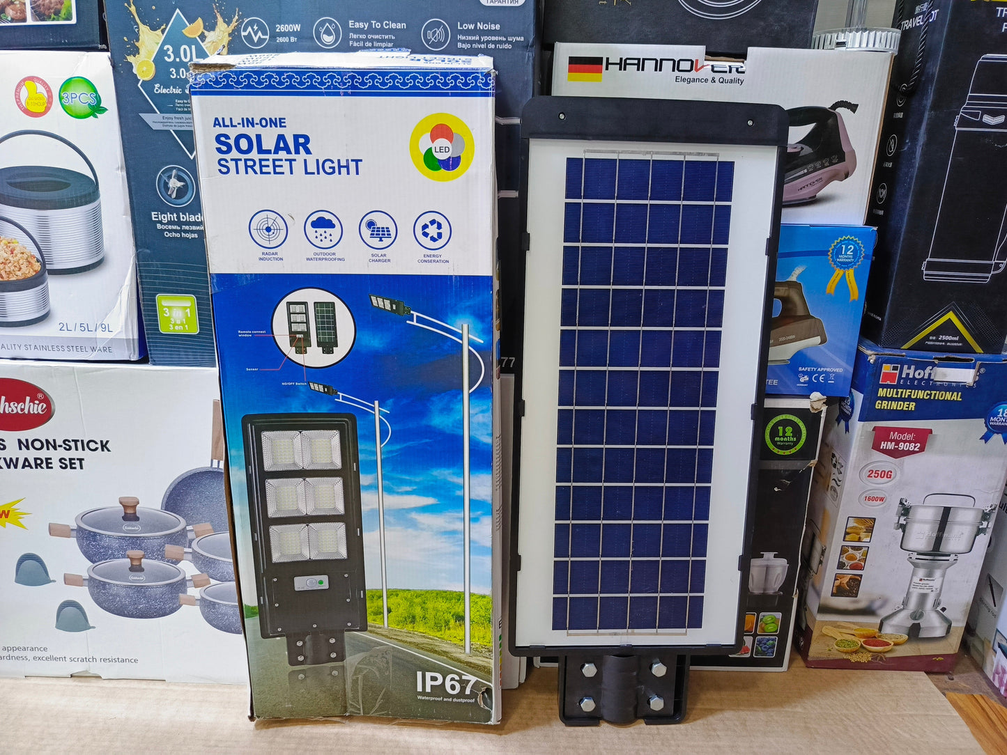 IP69 Waterproof and Dustproof Solar Street Lights
